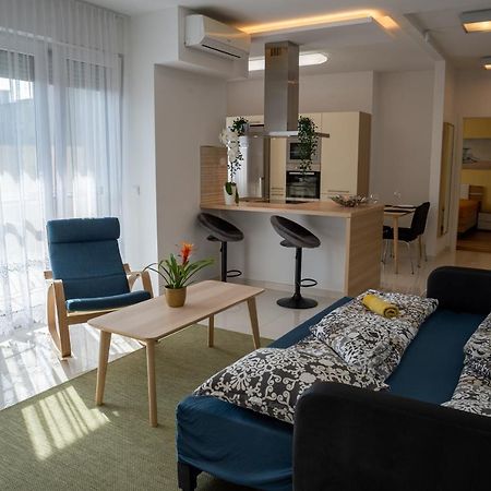 גיור Sunshine Apartman With Free Parking מראה חיצוני תמונה