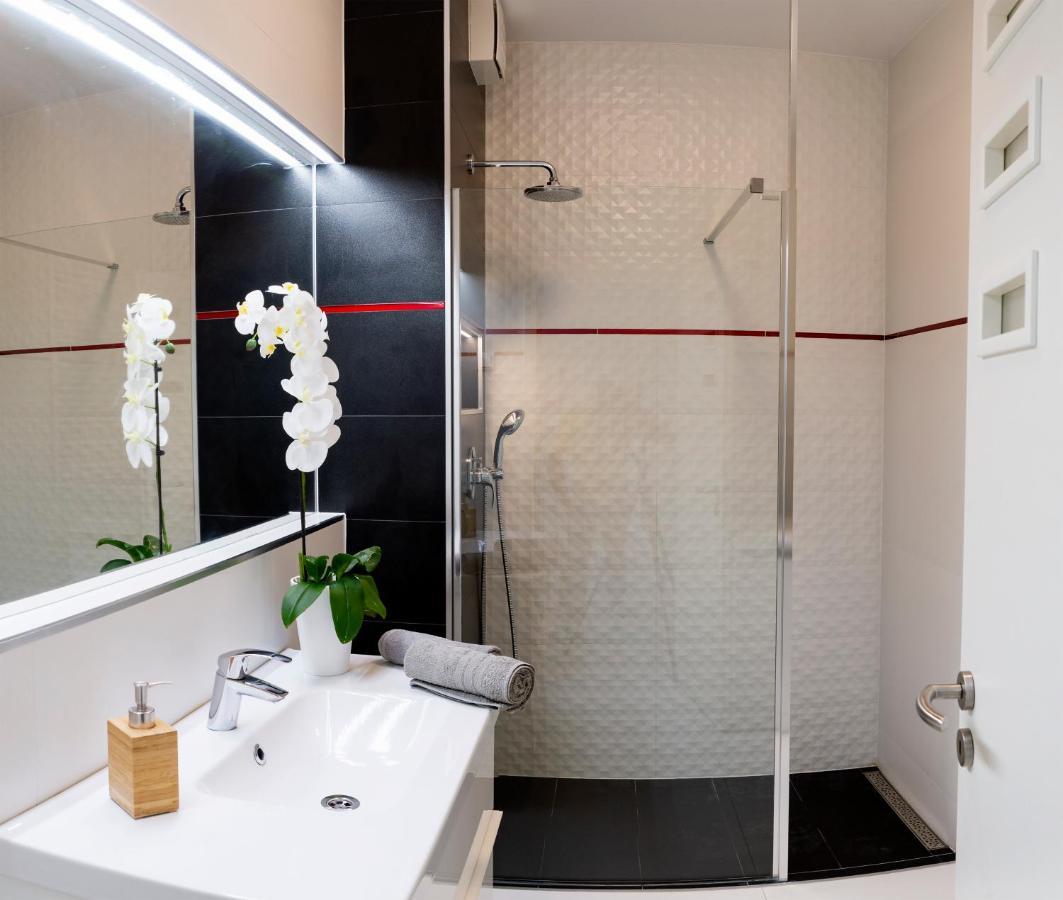 גיור Sunshine Apartman With Free Parking מראה חיצוני תמונה