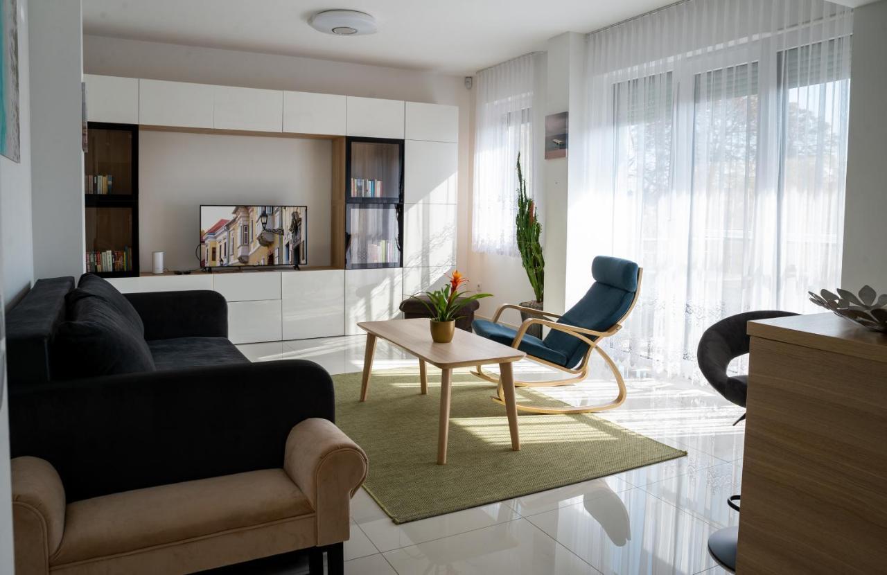 גיור Sunshine Apartman With Free Parking מראה חיצוני תמונה