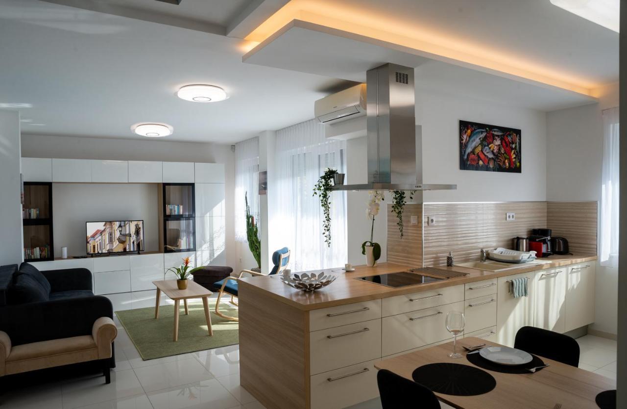 גיור Sunshine Apartman With Free Parking מראה חיצוני תמונה